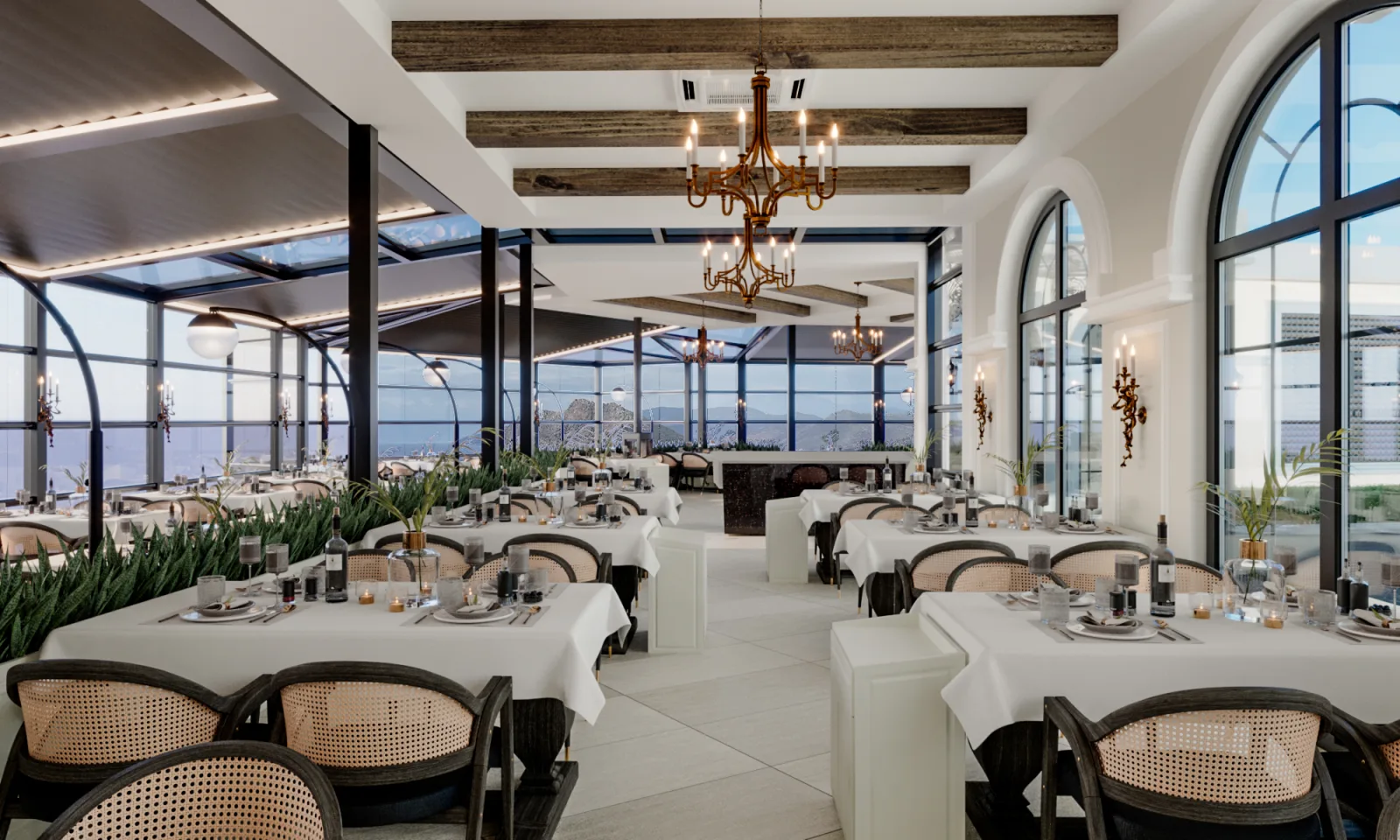 Gazipaşa Horizon restoranının kemerli pencereli ana yemek salonu ve deniz manzaralı masaları